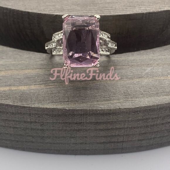 Elegant Pink Gemstone Ring - Picture 13 of 14